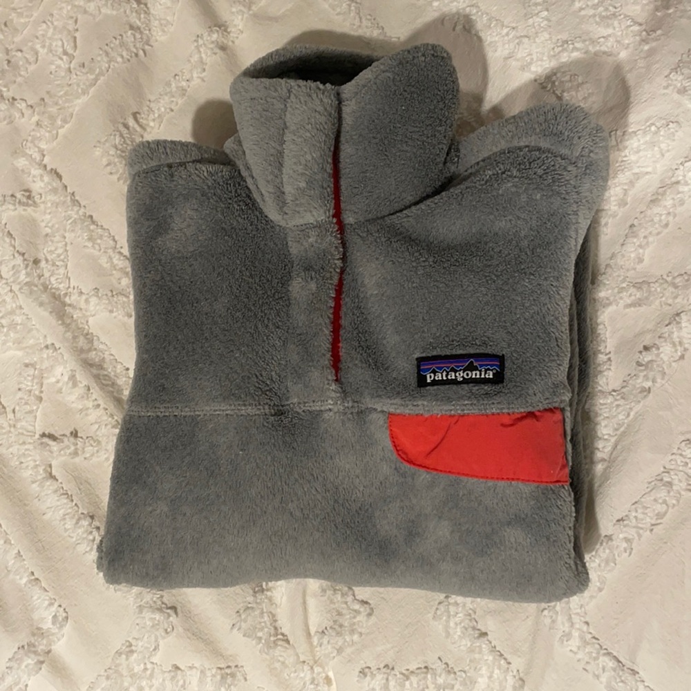 Patagonia pop-over fleece.